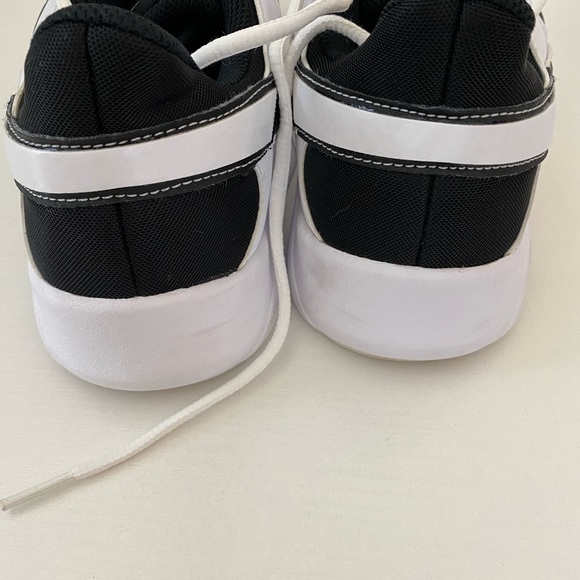 Nike Men’s Legend Essential 2 Training Shoes Athletic CQ 9356-015 Size 9.5 - Picture 6 of 8